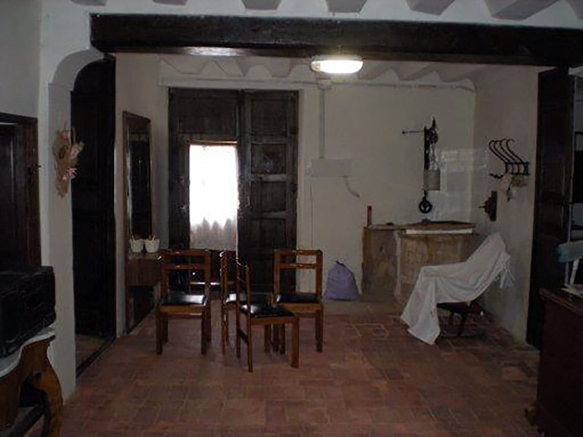 8 bedroom Finca/Country House for sale in Pinoso with pool - € 170,000 (Ref: 3126916)