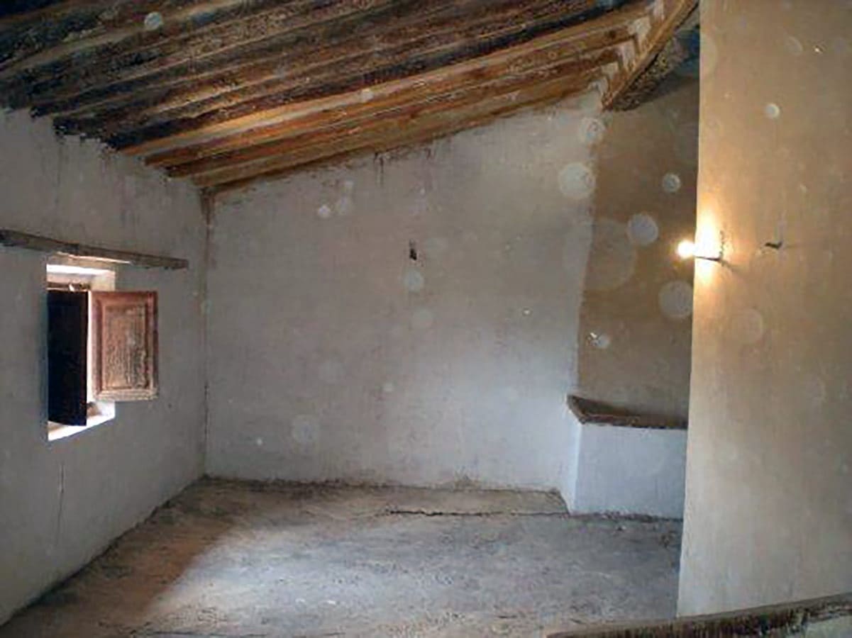 8 bedroom Finca/Country House for sale in Pinoso with pool - € 170,000 (Ref: 3126916)