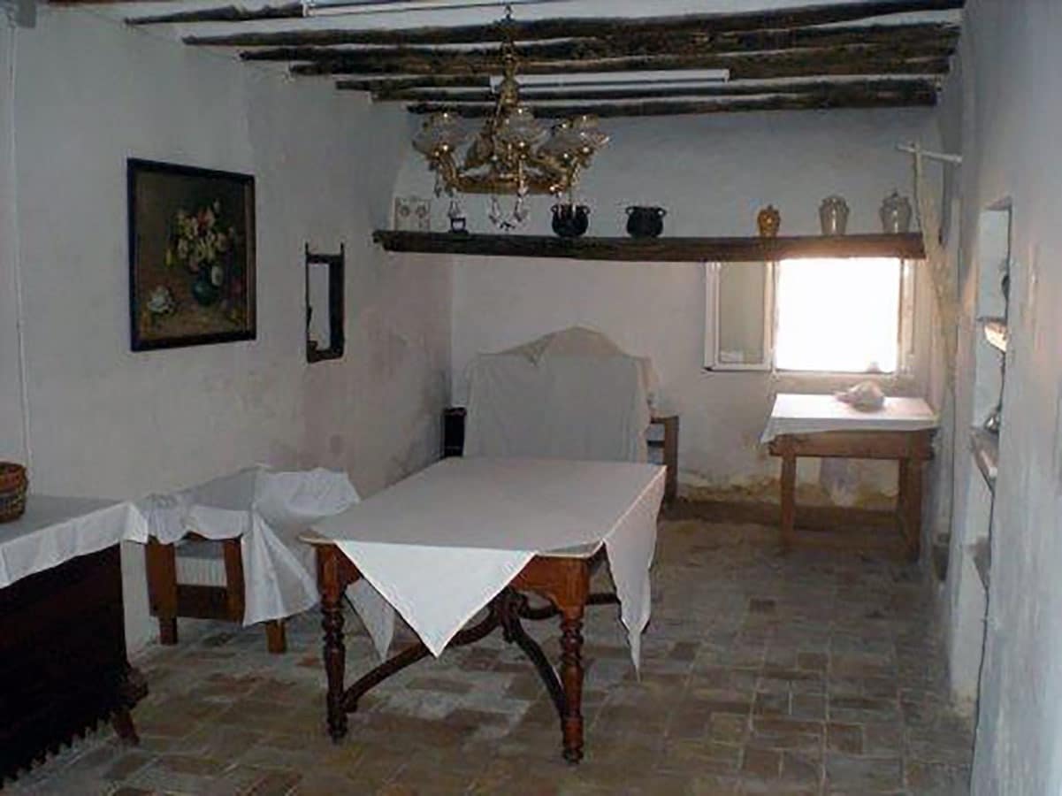 8 bedroom Finca/Country House for sale in Pinoso with pool - € 170,000 (Ref: 3126916)