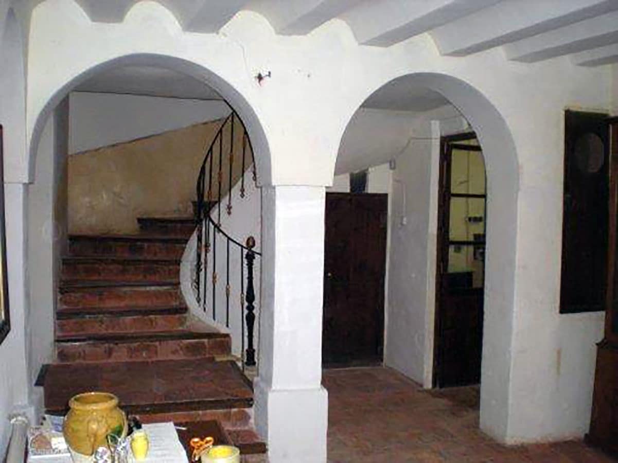 8 bedroom Finca/Country House for sale in Pinoso with pool - € 170,000 (Ref: 3126916)