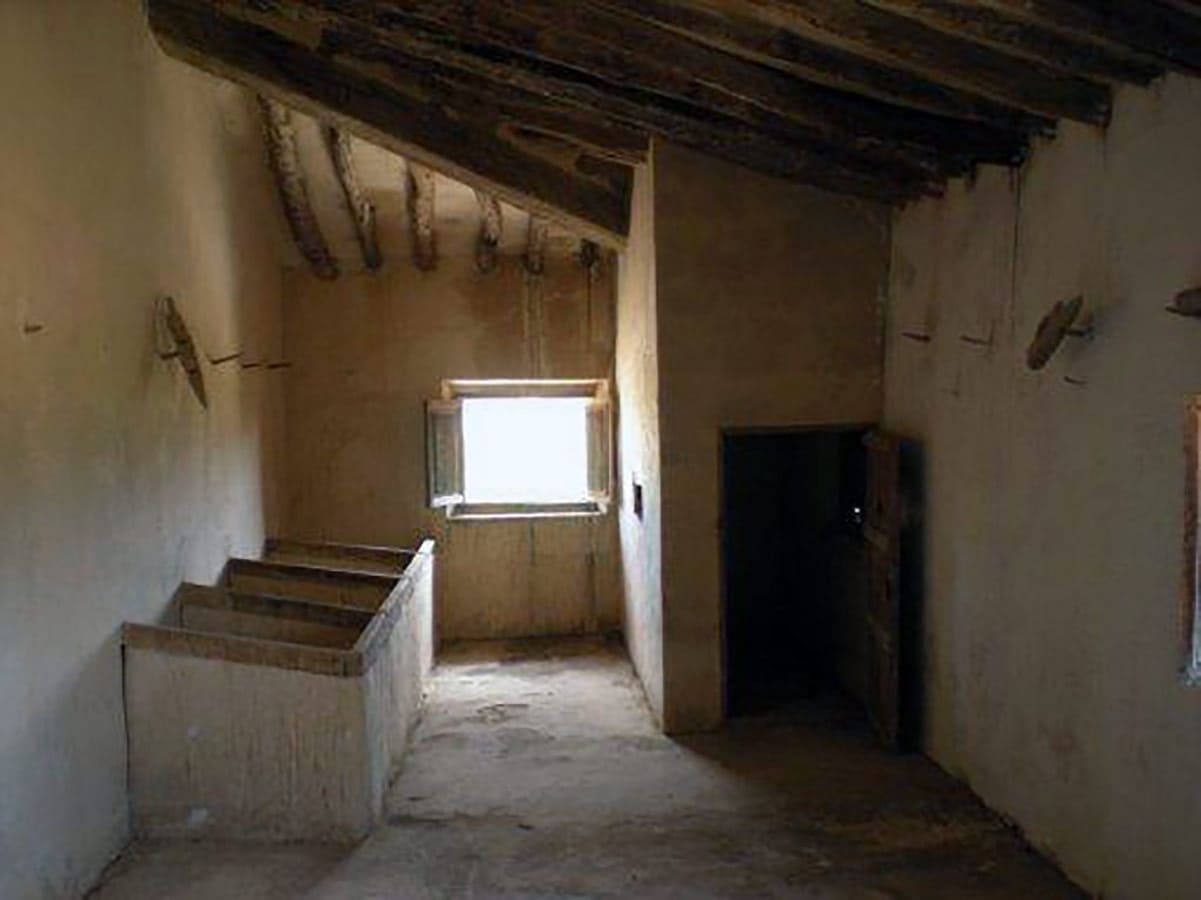 8 bedroom Finca/Country House for sale in Pinoso with pool - € 170,000 (Ref: 3126916)