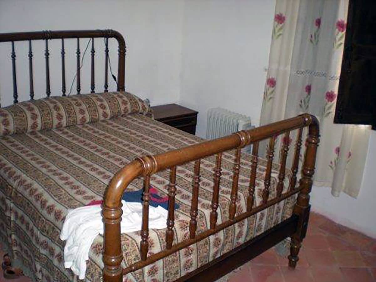 8 bedroom Finca/Country House for sale in Pinoso with pool - € 170,000 (Ref: 3126916)