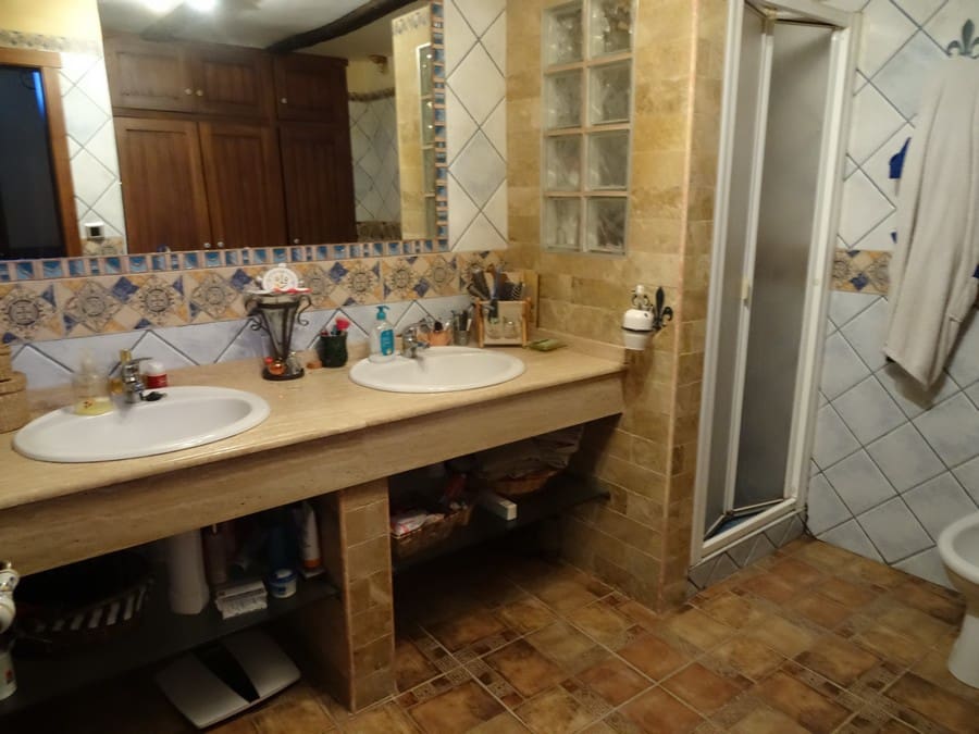 4 bedroom Finca/Country House for sale in Pinoso with pool - € 250,000 (Ref: 3171525)