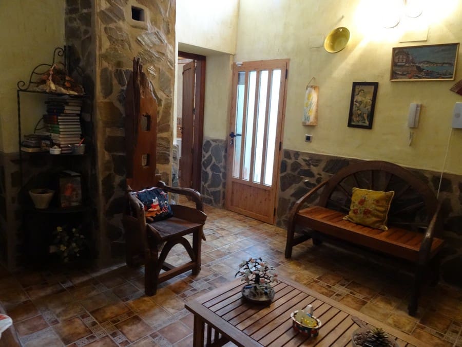 4 bedroom Finca/Country House for sale in Pinoso with pool - € 250,000 (Ref: 3171525)