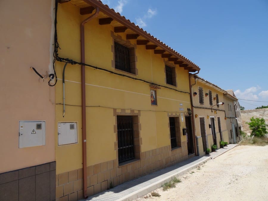 4 bedroom Finca/Country House for sale in Pinoso with pool - € 250,000 (Ref: 3171525)