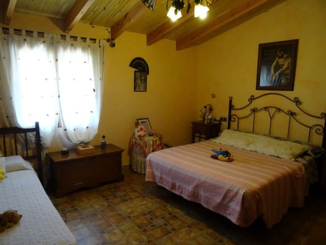 4 slaapkamer Finca/Landhuis te koop in Pinoso met zwembad - € 250.000 (Ref: 3171525)