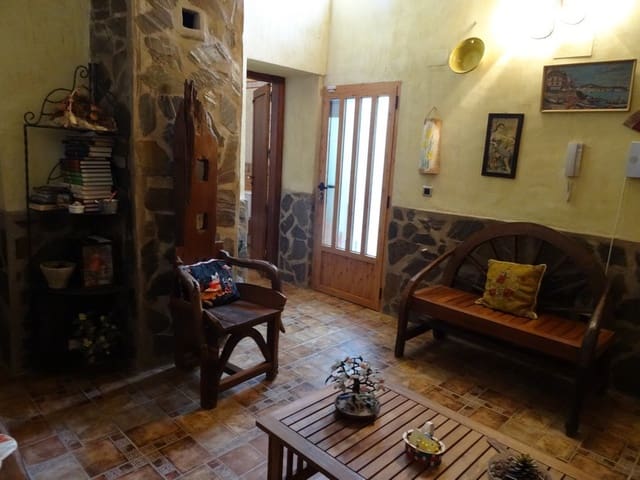 4 slaapkamer Finca/Landhuis te koop in Pinoso met zwembad - € 250.000 (Ref: 3171525)