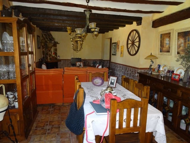 4 slaapkamer Finca/Landhuis te koop in Pinoso met zwembad - € 250.000 (Ref: 3171525)