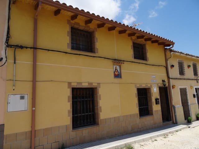 4 slaapkamer Finca/Landhuis te koop in Pinoso met zwembad - € 250.000 (Ref: 3171525)