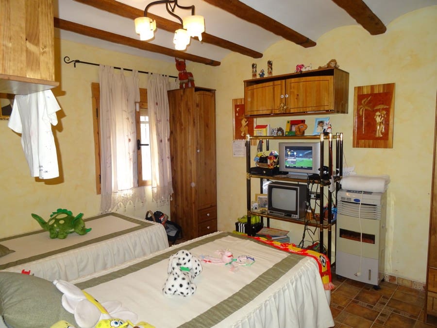 4 bedroom Finca/Country House for sale in Pinoso with pool - € 250,000 (Ref: 3171525)