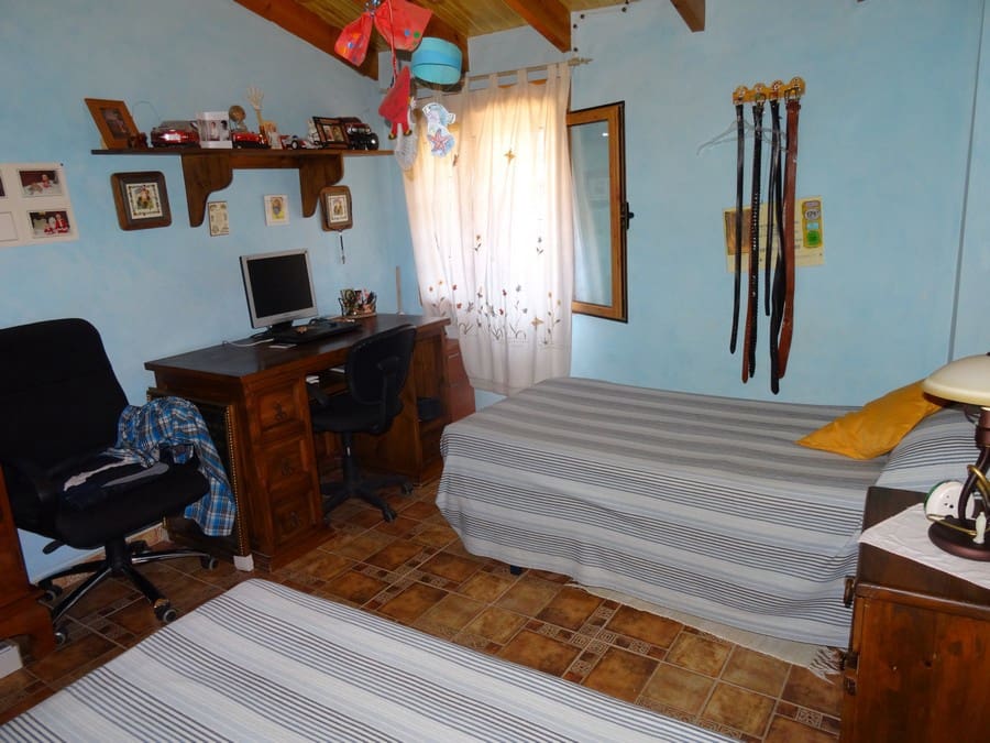 4 bedroom Finca/Country House for sale in Pinoso with pool - € 250,000 (Ref: 3171525)