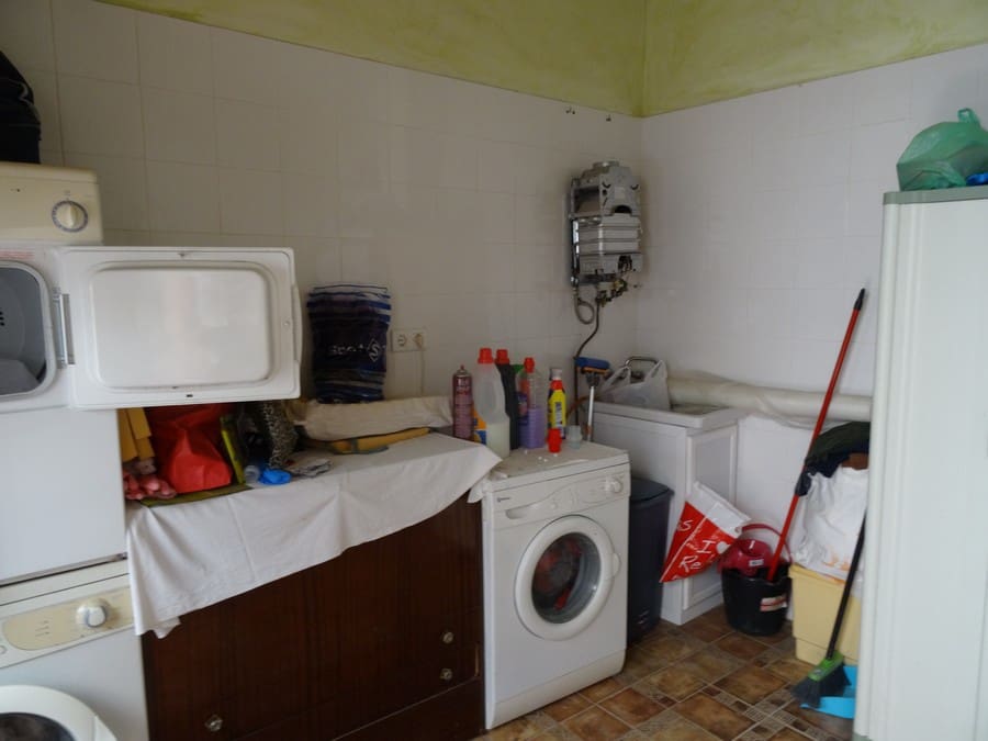 4 bedroom Finca/Country House for sale in Pinoso with pool - € 250,000 (Ref: 3171525)