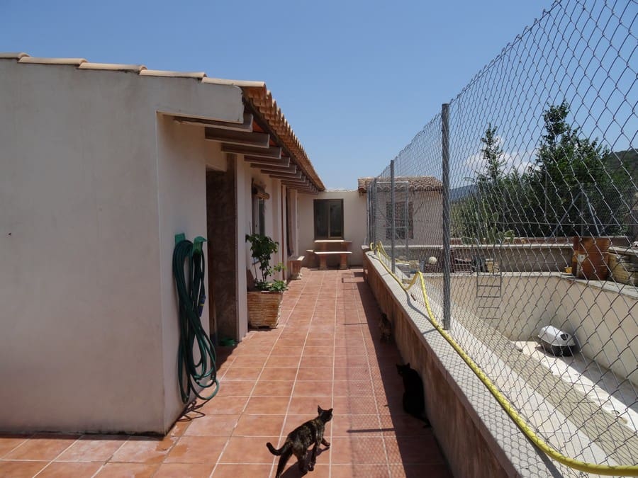 4 bedroom Finca/Country House for sale in Pinoso with pool - € 250,000 (Ref: 3171525)