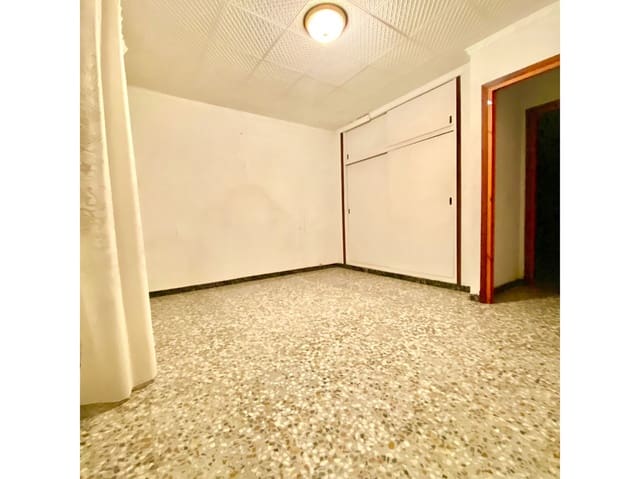 5 soverom Hus til salgs i Pinoso med svømmebasseng - € 105 000 (Ref: 3226543)