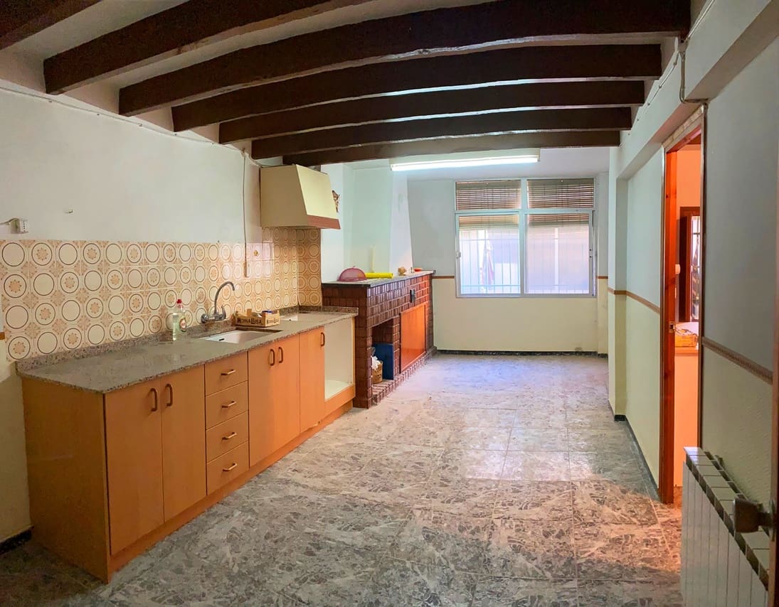 5 soverom Hus til salgs i Pinoso med svømmebasseng - € 105 000 (Ref: 3226543)