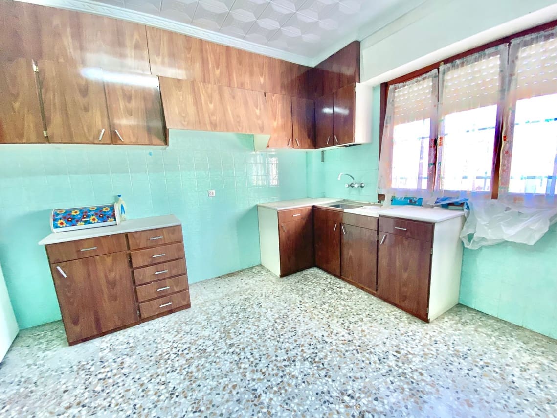 5 soverom Hus til salgs i Pinoso med svømmebasseng - € 105 000 (Ref: 3226543)