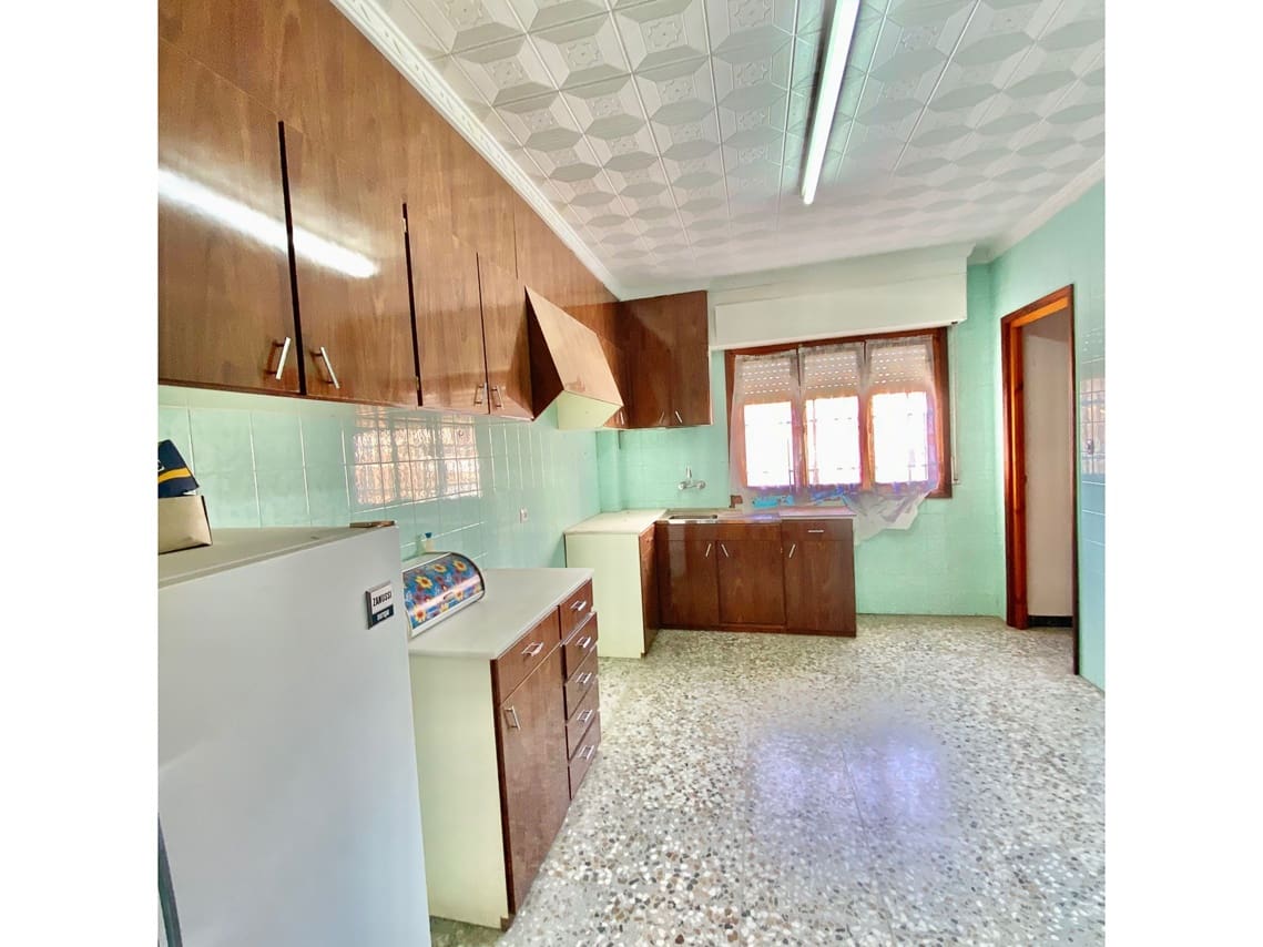 5 soverom Hus til salgs i Pinoso med svømmebasseng - € 105 000 (Ref: 3226543)