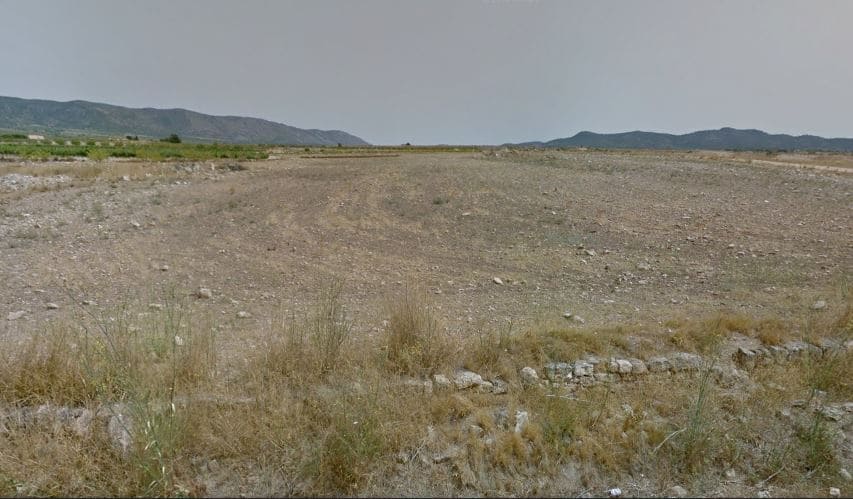 Grunde uden byggetilladelser til salg i Ubeda - € 30.000 (Ref: 3228029)