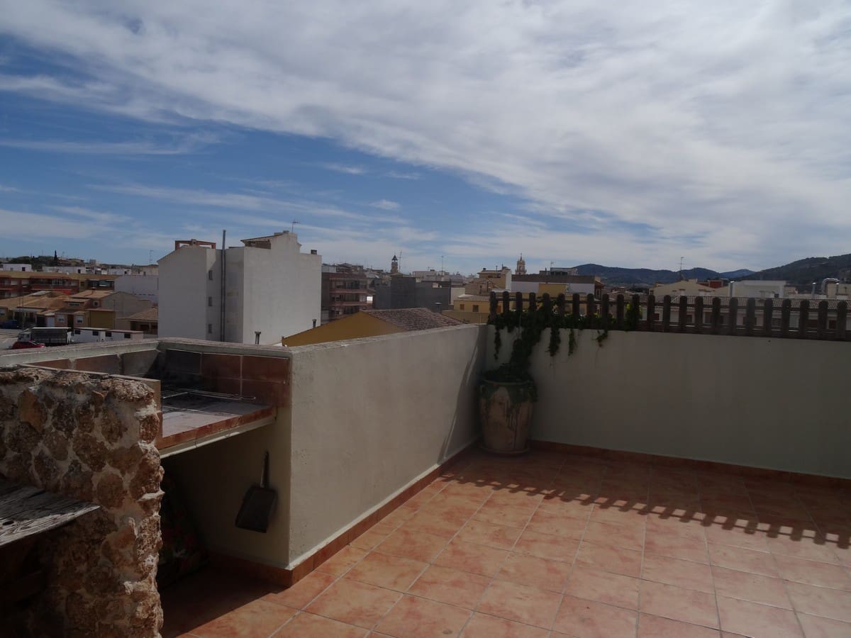 3 bedroom Apartment for sale in Pinoso with pool - € 120,000 (Ref: 3228035)