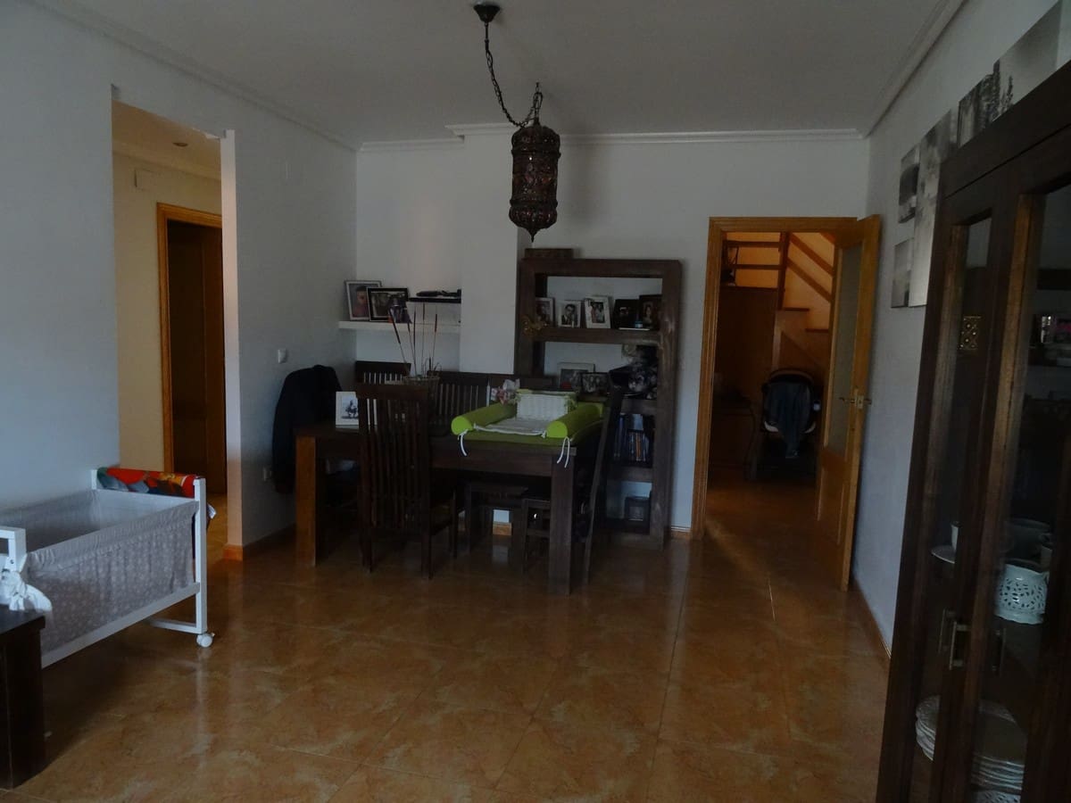3 bedroom Apartment for sale in Pinoso with pool - € 120,000 (Ref: 3228035)