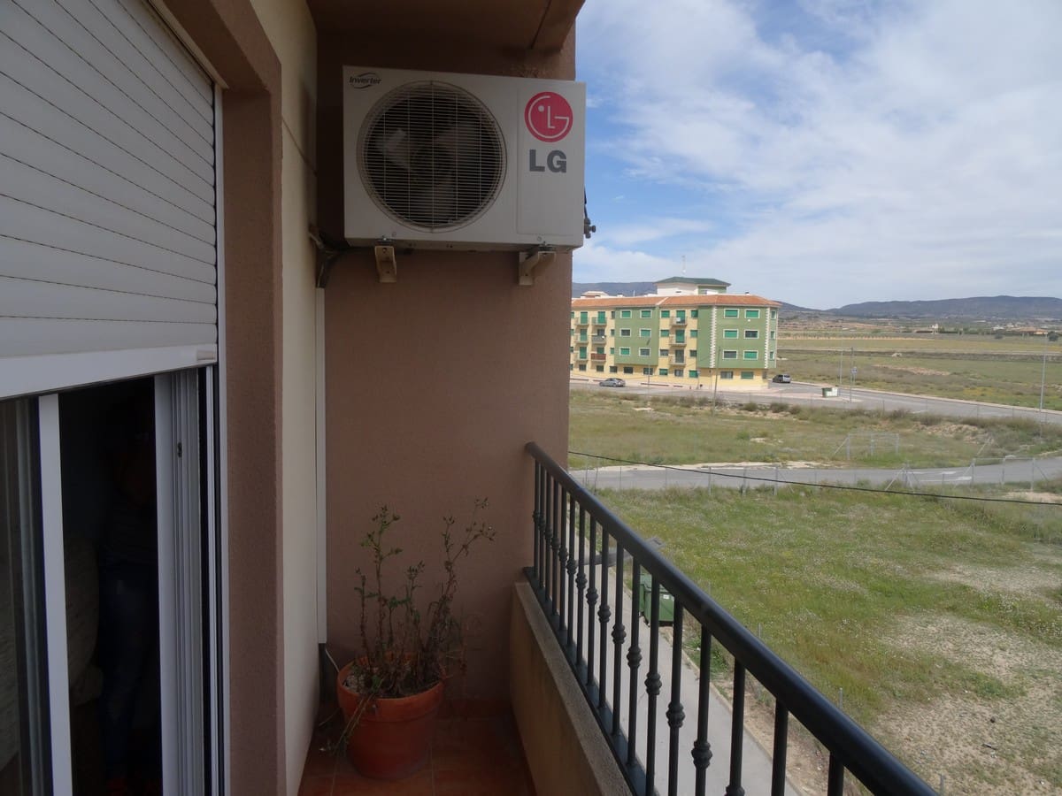 3 bedroom Apartment for sale in Pinoso with pool - € 120,000 (Ref: 3228035)