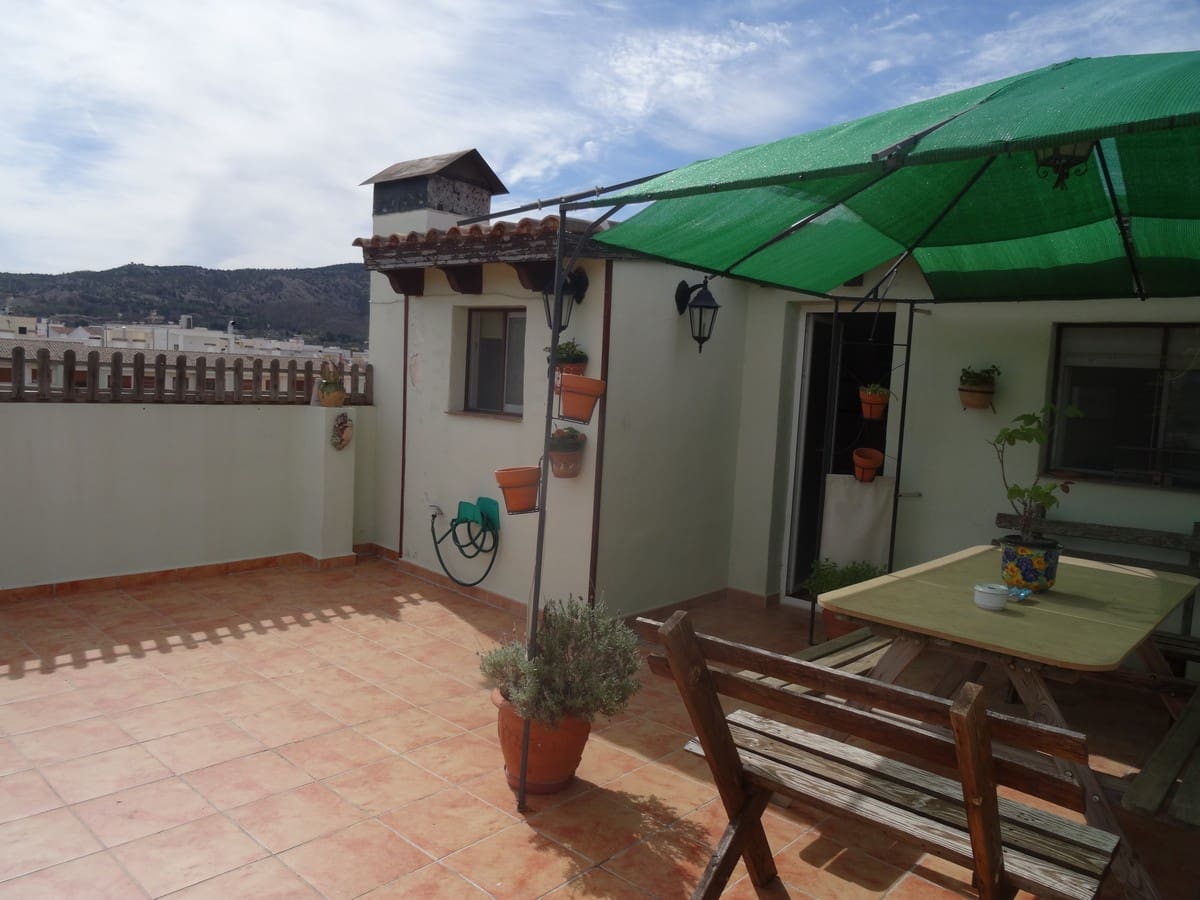 3 bedroom Apartment for sale in Pinoso with pool - € 120,000 (Ref: 3228035)