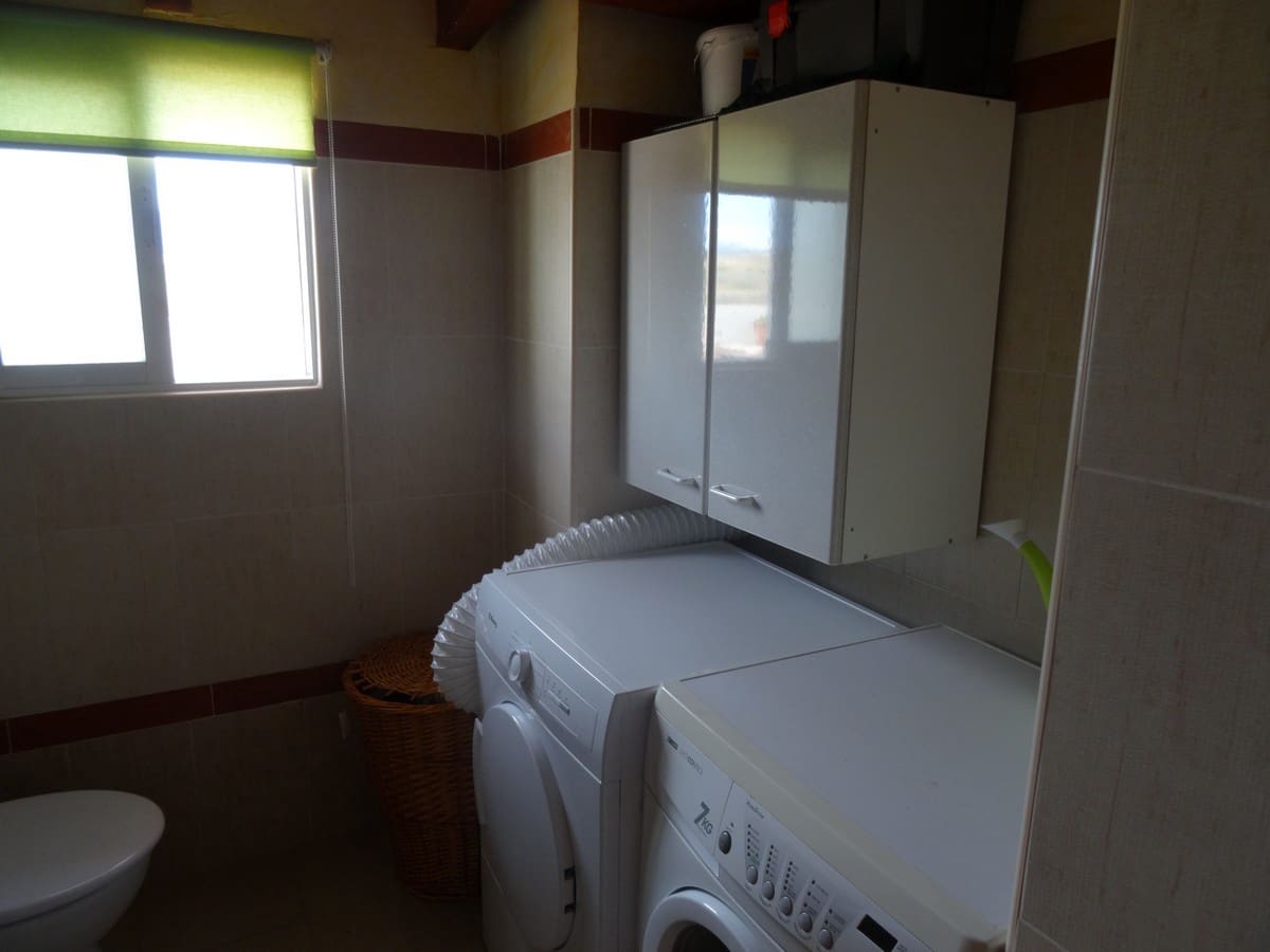 3 bedroom Apartment for sale in Pinoso with pool - € 120,000 (Ref: 3228035)