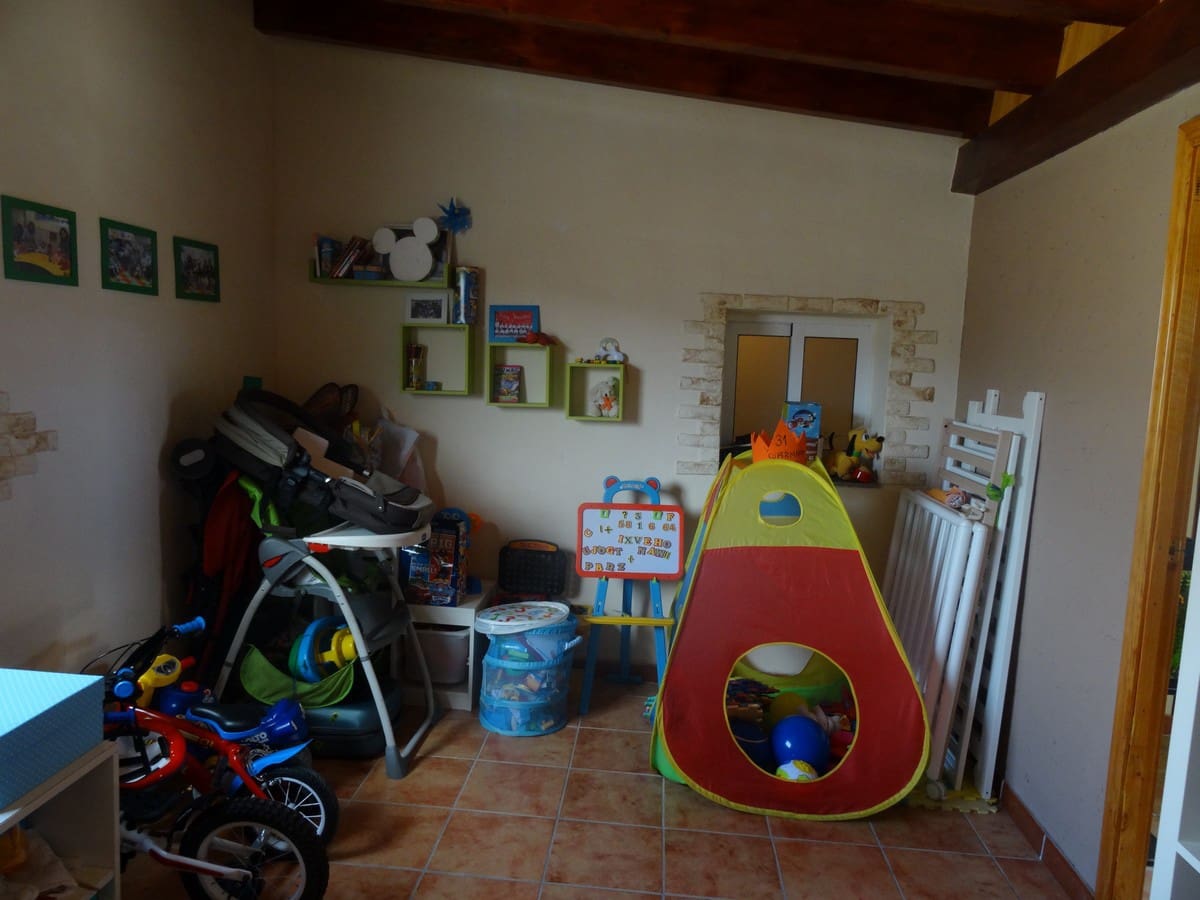 3 bedroom Apartment for sale in Pinoso with pool - € 120,000 (Ref: 3228035)