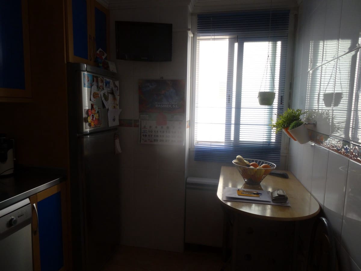 3 bedroom Apartment for sale in Pinoso with pool - € 120,000 (Ref: 3228035)