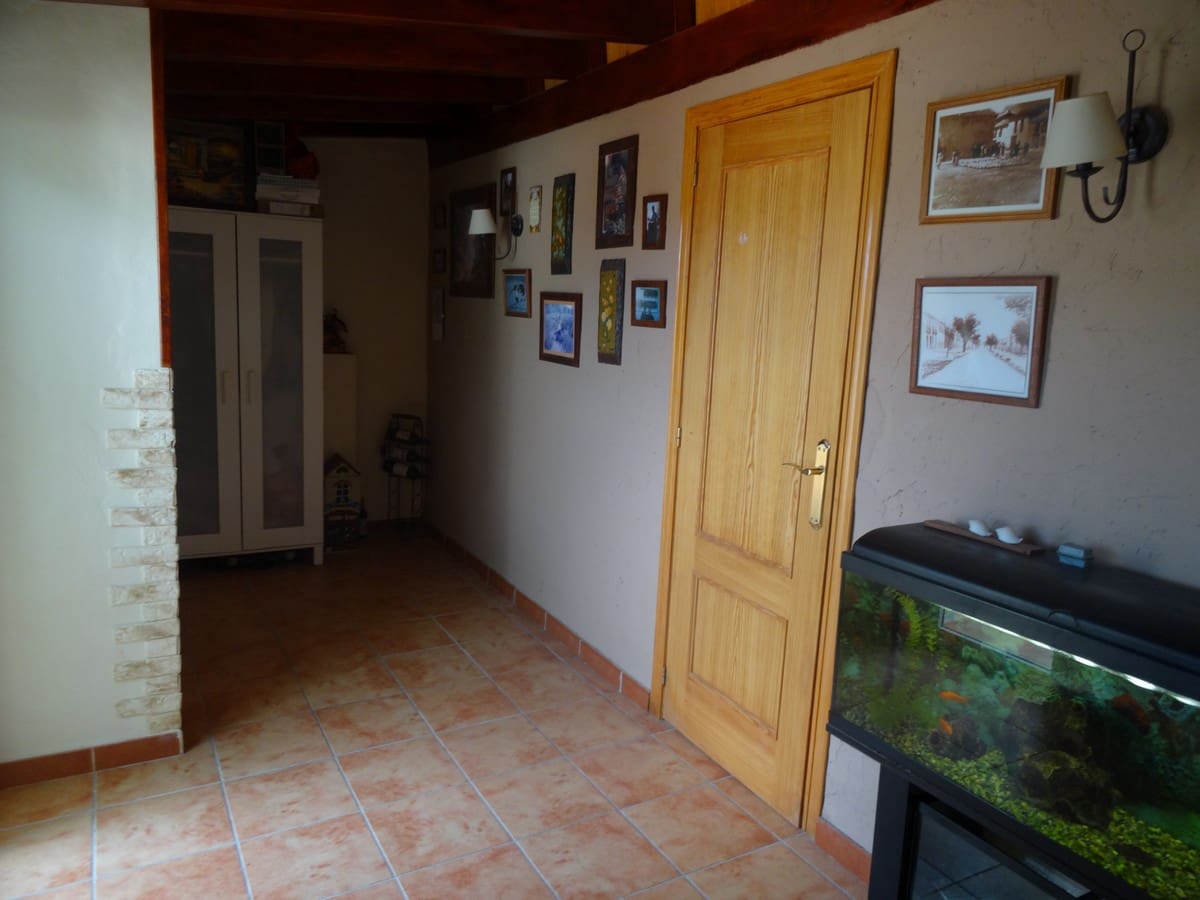 3 bedroom Apartment for sale in Pinoso with pool - € 120,000 (Ref: 3228035)