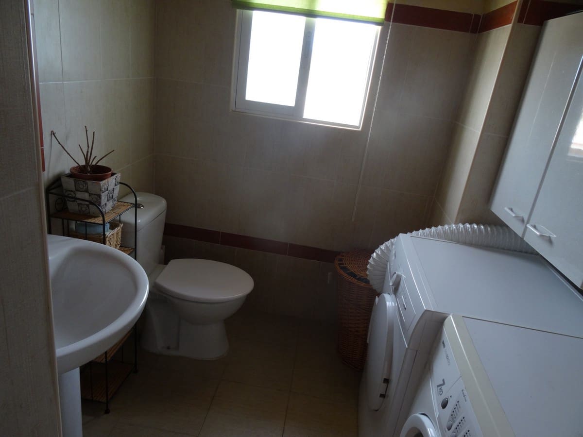 3 bedroom Apartment for sale in Pinoso with pool - € 120,000 (Ref: 3228035)