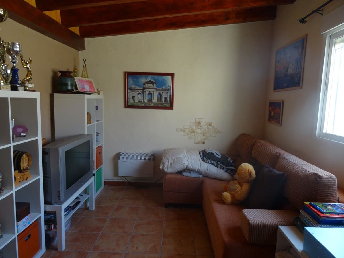 3 bedroom Apartment for sale in Pinoso with pool - € 120,000 (Ref: 3228035)