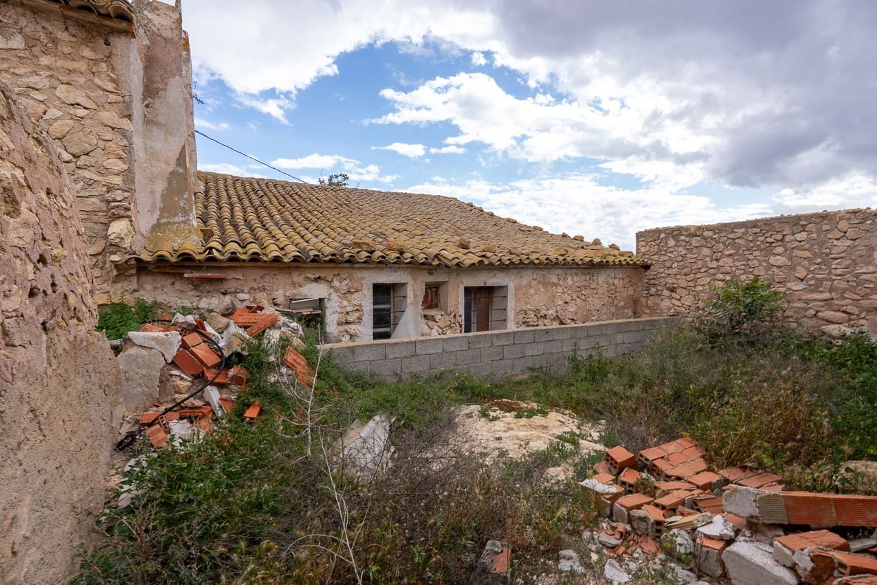 2 soveværelse Finca/Landehus til salg i Pinoso med swimmingpool - € 59.950 (Ref: 3260870)