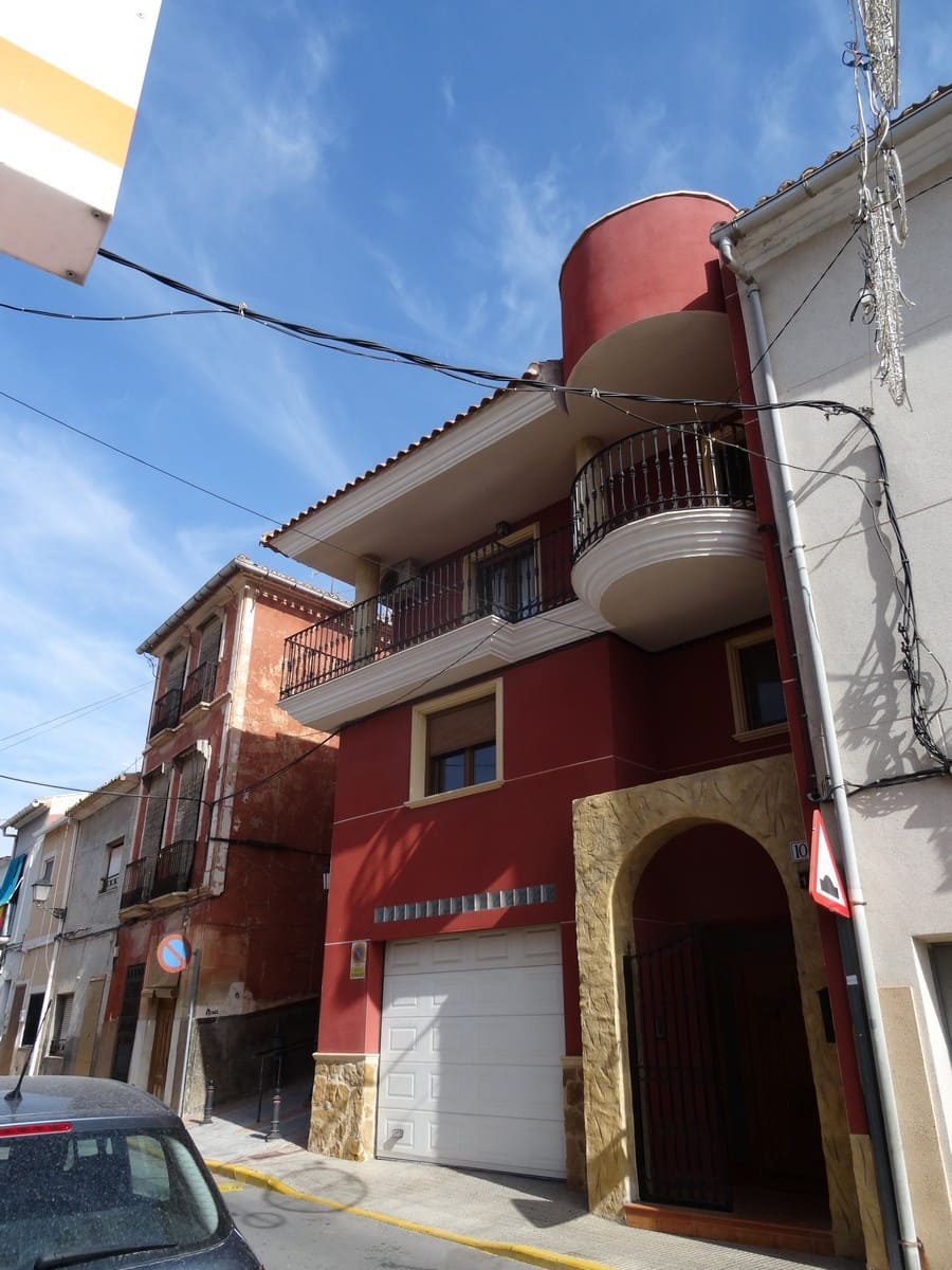 3 bedroom Townhouse for sale in Pinoso with pool - € 290,000 (Ref: 3263903)