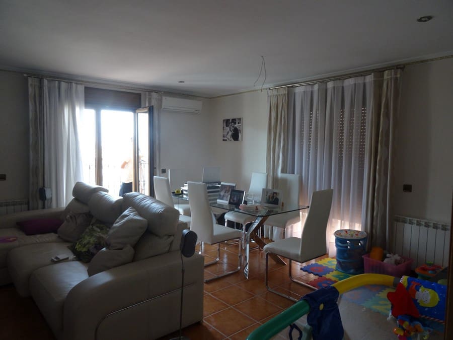 3 bedroom Townhouse for sale in Pinoso with pool - € 290,000 (Ref: 3263903)