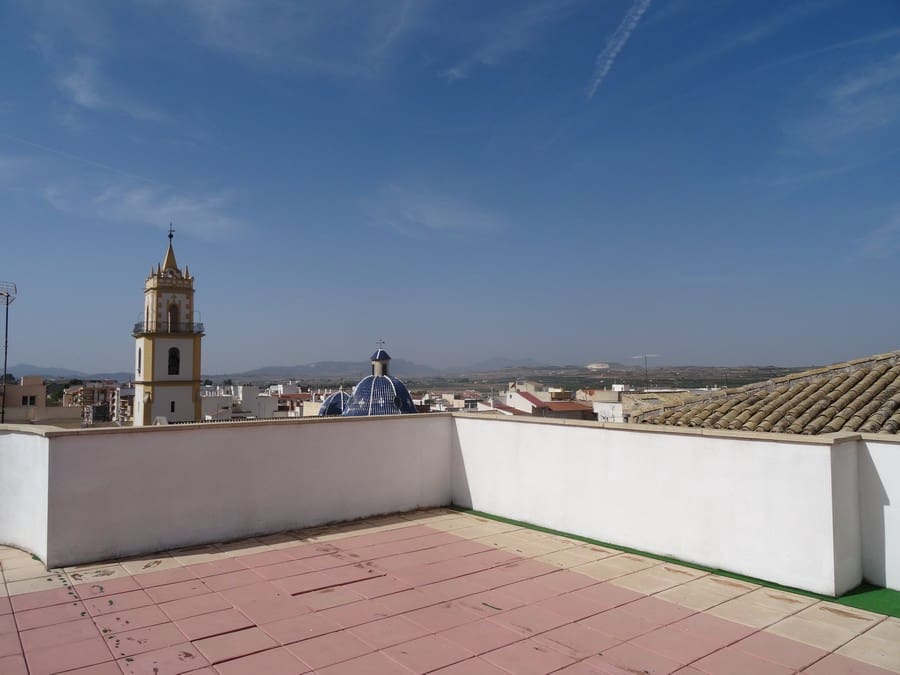 3 bedroom Townhouse for sale in Pinoso with pool - € 290,000 (Ref: 3263903)