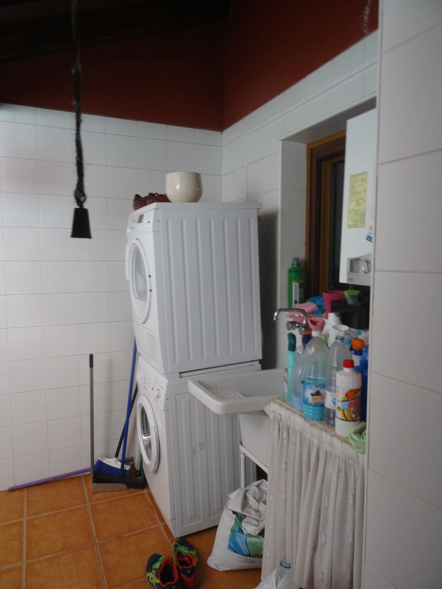 3 bedroom Townhouse for sale in Pinoso with pool - € 290,000 (Ref: 3263903)