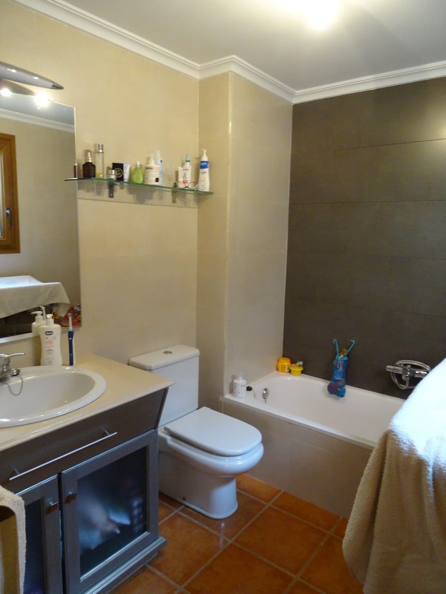 3 bedroom Townhouse for sale in Pinoso with pool - € 290,000 (Ref: 3263903)