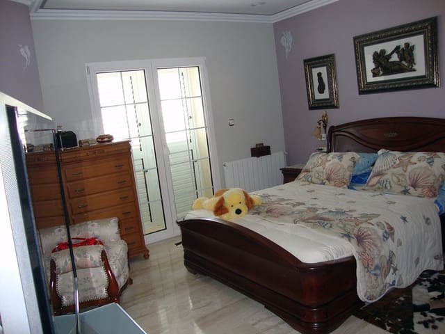 9 soveværelse Finca/Landehus til salg i La Zarza, Jumilla med swimmingpool - € 1.600.000 (Ref: 3310815)