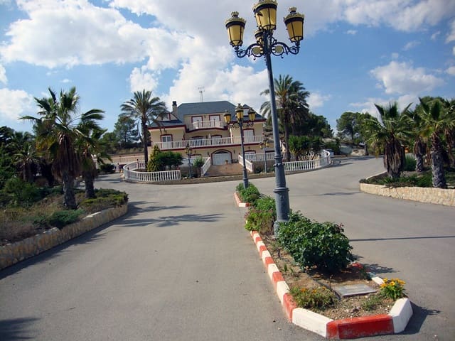 9 soveværelse Finca/Landehus til salg i La Zarza, Jumilla med swimmingpool - € 1.600.000 (Ref: 3310815)