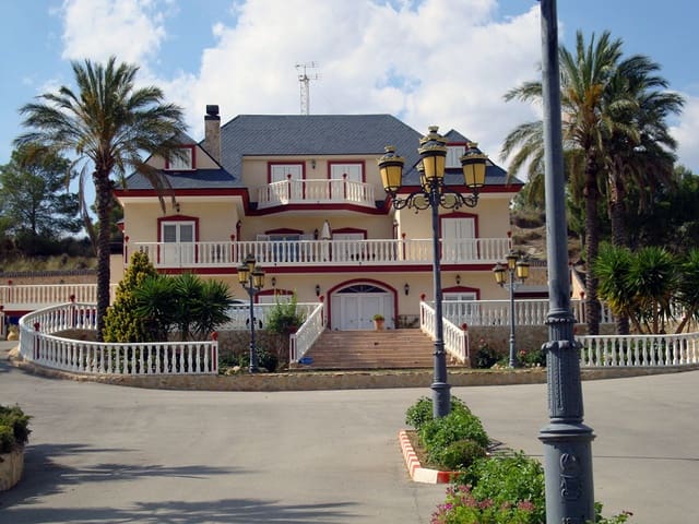 9 soveværelse Finca/Landehus til salg i La Zarza, Jumilla med swimmingpool - € 1.600.000 (Ref: 3310815)