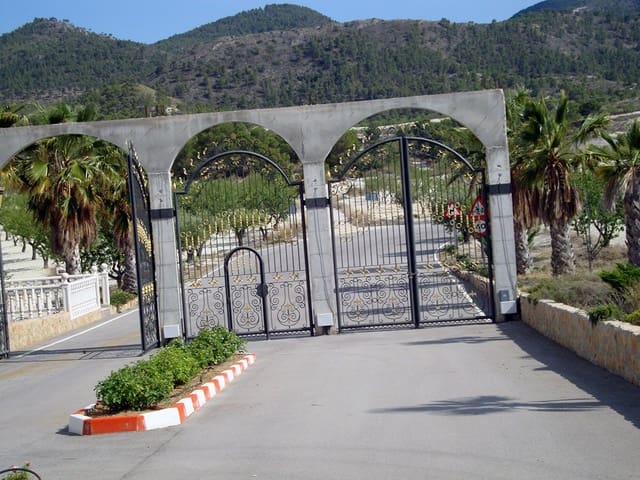 9 soveværelse Finca/Landehus til salg i La Zarza, Jumilla med swimmingpool - € 1.600.000 (Ref: 3310815)