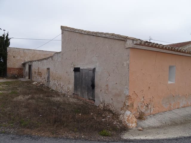 5 bedroom Finca/Country House for sale in Pinoso with pool - € 85,000 (Ref: 3405369)