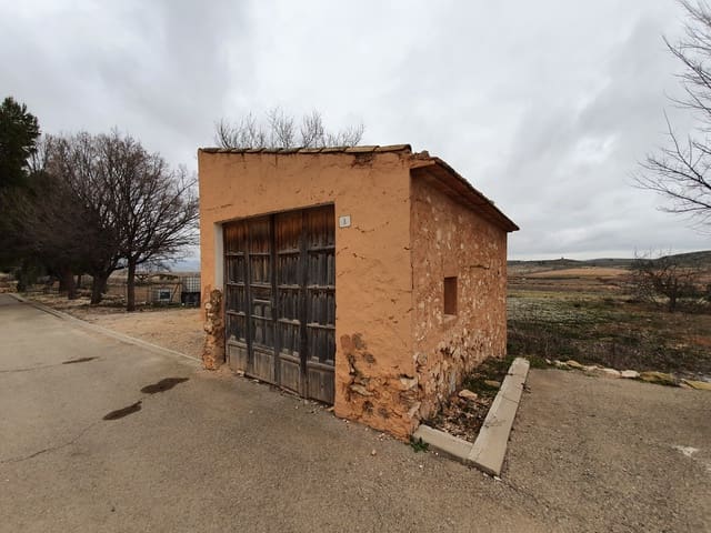 5 bedroom Finca/Country House for sale in Pinoso with pool - € 85,000 (Ref: 3405369)