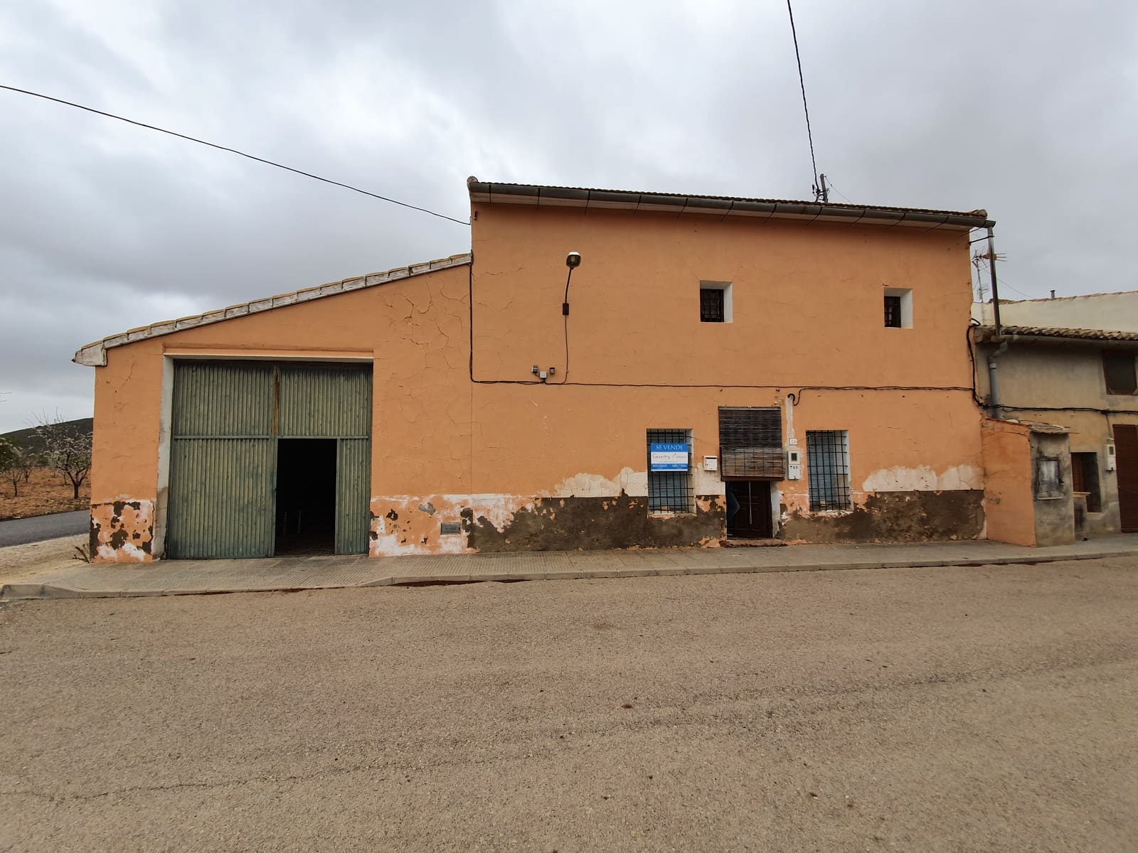 5 slaapkamer Finca/Landhuis te koop in Pinoso met zwembad - € 85.000 (Ref: 3405369)