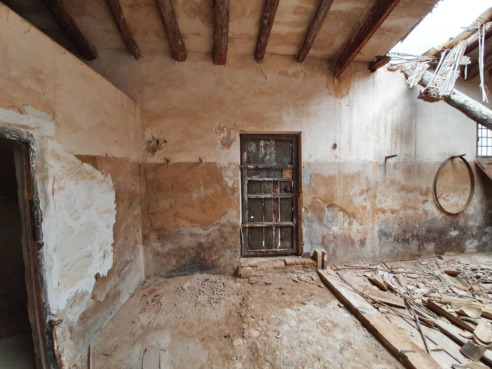 5 slaapkamer Finca/Landhuis te koop in Pinoso met zwembad - € 85.000 (Ref: 3405369)