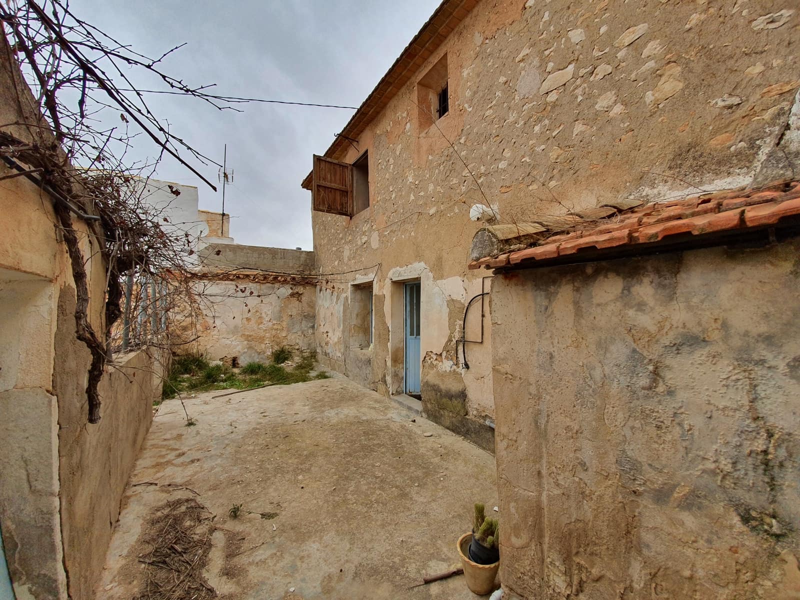 5 slaapkamer Finca/Landhuis te koop in Pinoso met zwembad - € 85.000 (Ref: 3405369)