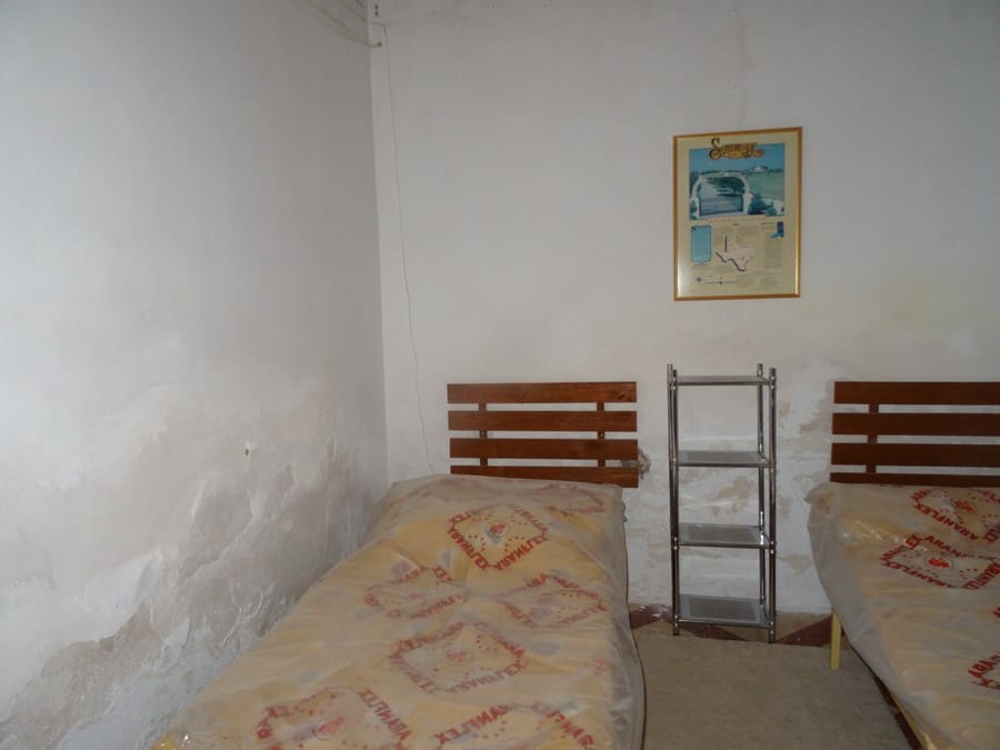 5 slaapkamer Finca/Landhuis te koop in Pinoso met zwembad - € 85.000 (Ref: 3405369)