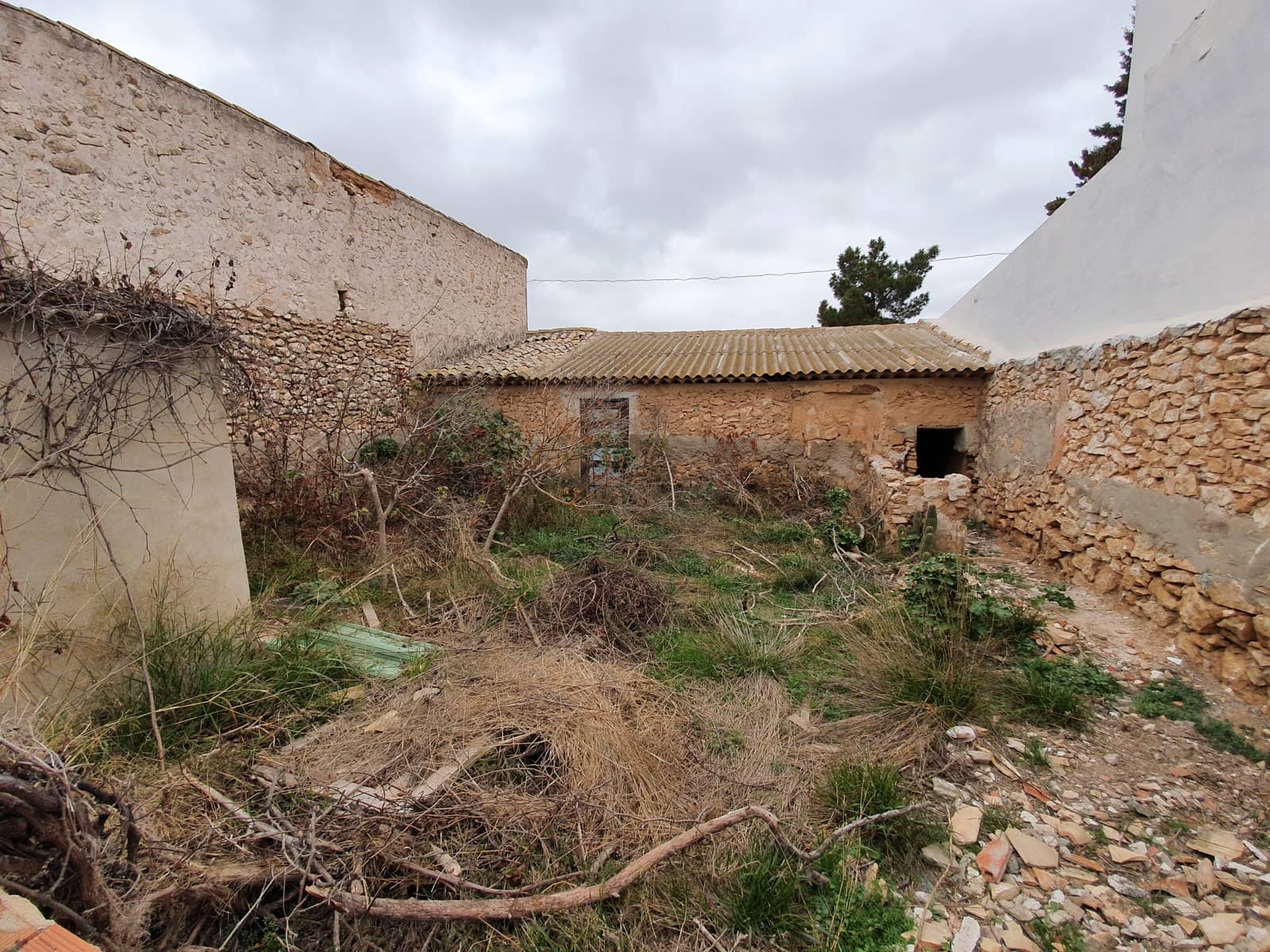 5 slaapkamer Finca/Landhuis te koop in Pinoso met zwembad - € 85.000 (Ref: 3405369)