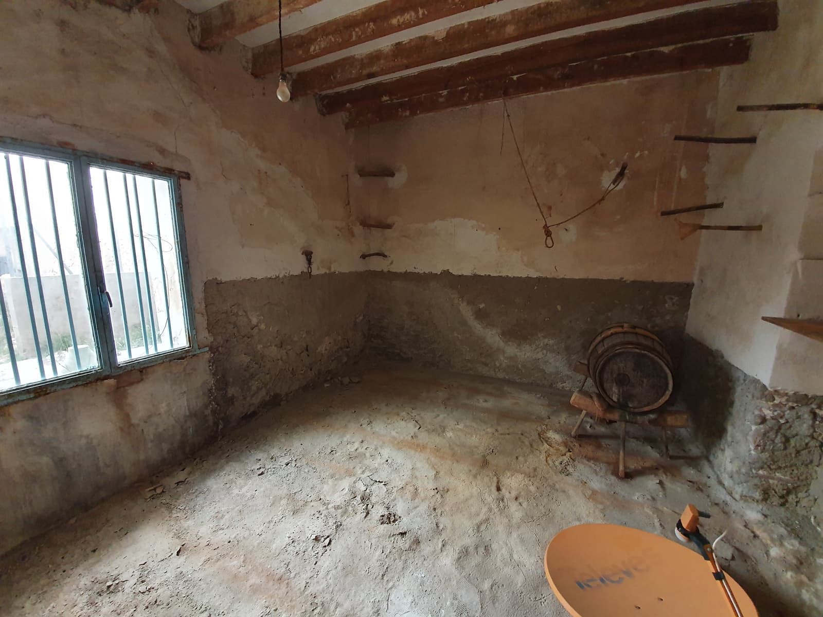 5 slaapkamer Finca/Landhuis te koop in Pinoso met zwembad - € 85.000 (Ref: 3405369)